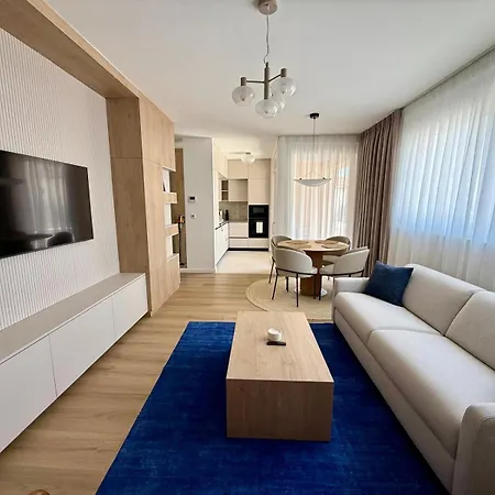 Luxury Risus
