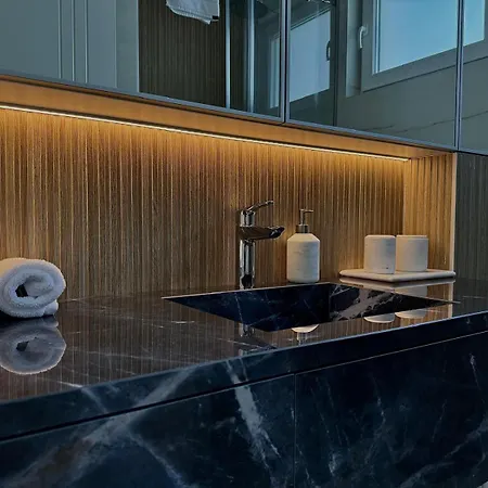 Luxury Risus